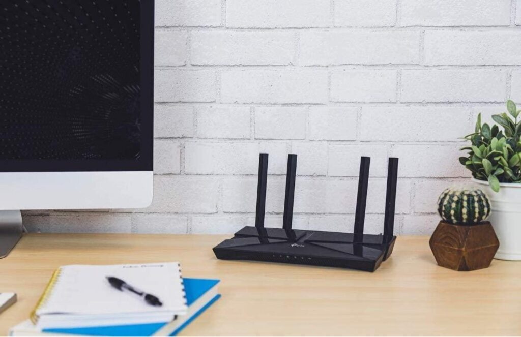 routeur wifi sur un bureau